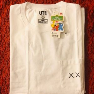 UNIQLO KAWS X SESAME STREET T-SHIRT BRAND NWT